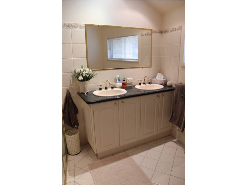 16 Cherrywood Crescent, Bathurst NSW 2795