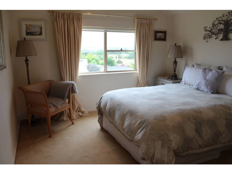 16 Cherrywood Crescent, Bathurst NSW 2795