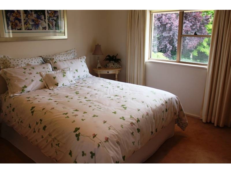 16 Cherrywood Crescent, Bathurst NSW 2795