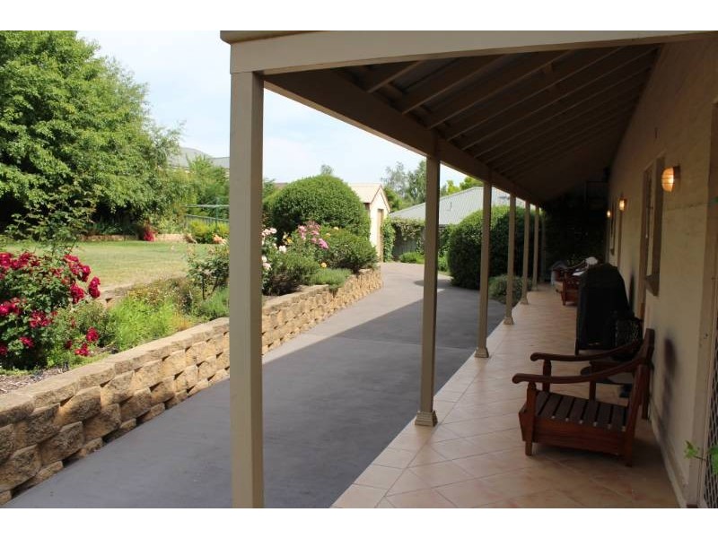 16 Cherrywood Crescent, Bathurst NSW 2795