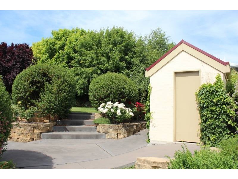 16 Cherrywood Crescent, Bathurst NSW 2795