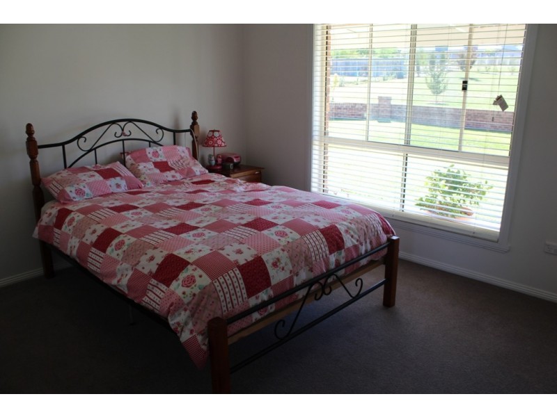 99 Blue Ridge Drive, Bathurst NSW 2795