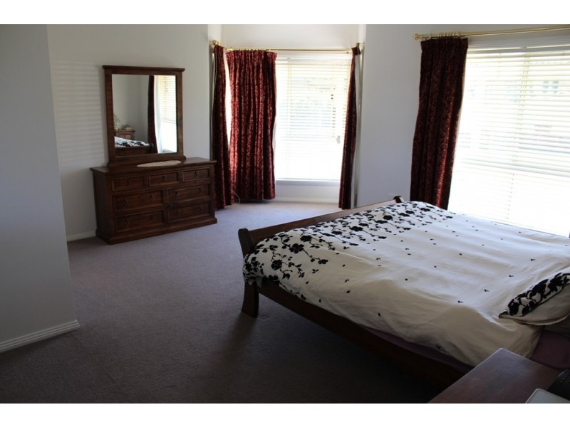 99 Blue Ridge Drive, Bathurst NSW 2795