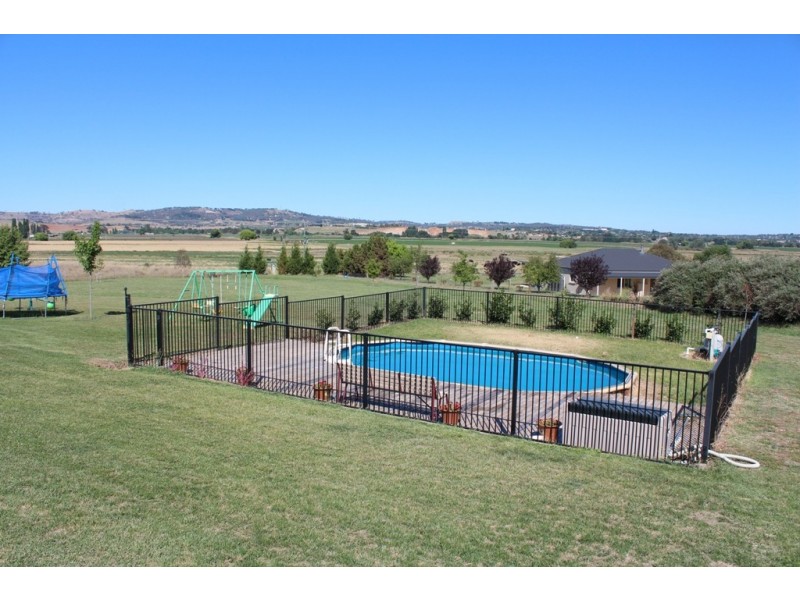 99 Blue Ridge Drive, Bathurst NSW 2795