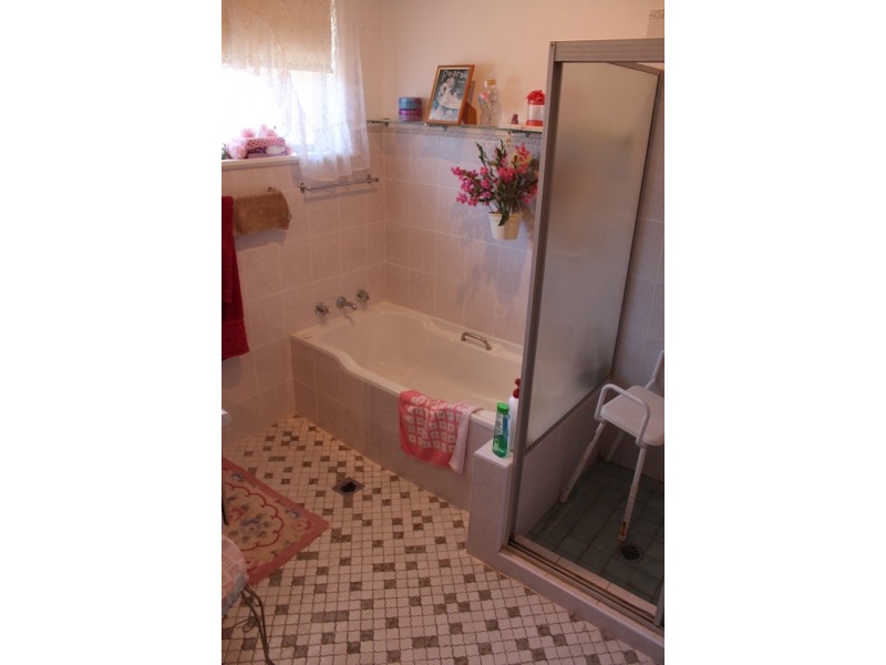 6 Miriyan Drive, Bathurst NSW 2795