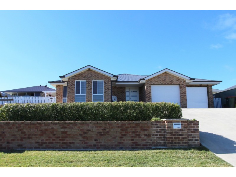 10 Governors Parade, Windradyne NSW 2795