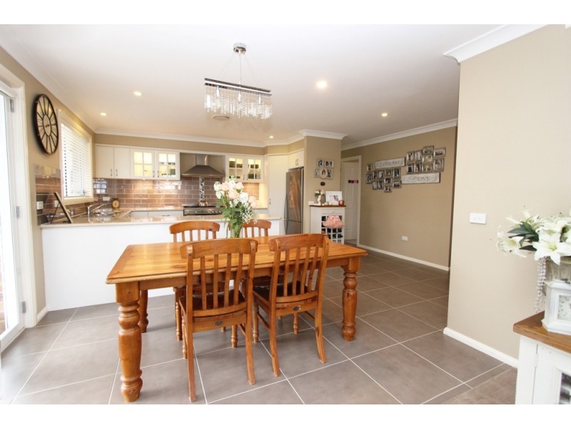 10 Governors Parade, Windradyne NSW 2795
