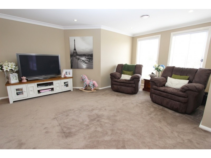 10 Governors Parade, Windradyne NSW 2795