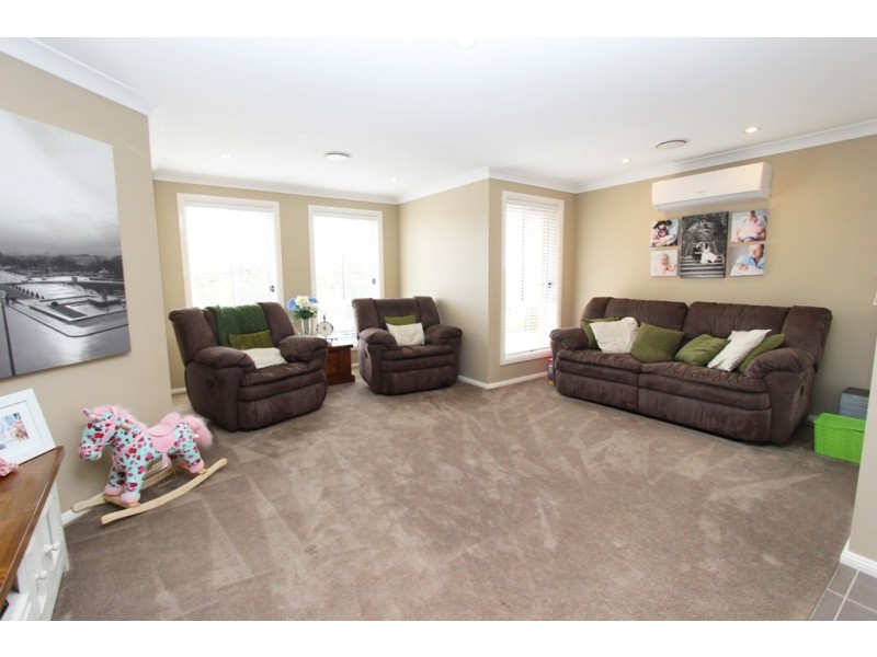 10 Governors Parade, Windradyne NSW 2795