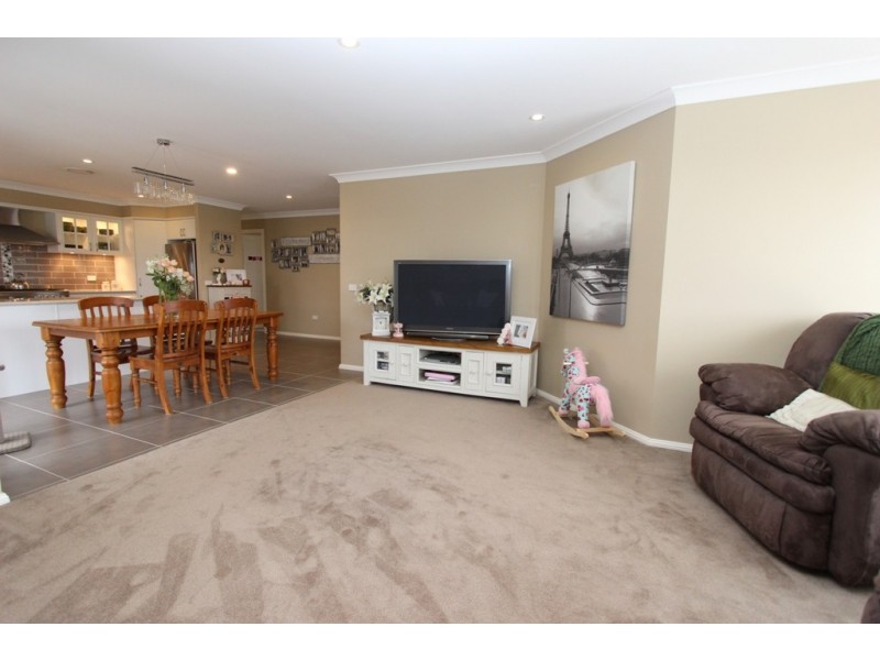 10 Governors Parade, Windradyne NSW 2795