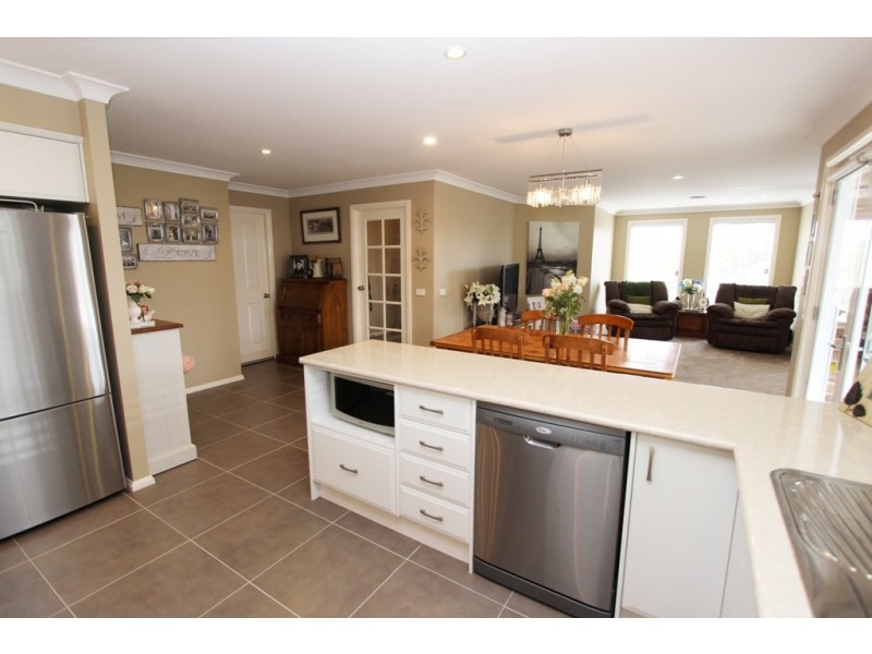10 Governors Parade, Windradyne NSW 2795