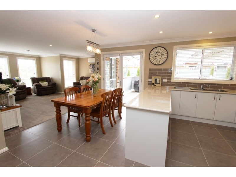 10 Governors Parade, Windradyne NSW 2795