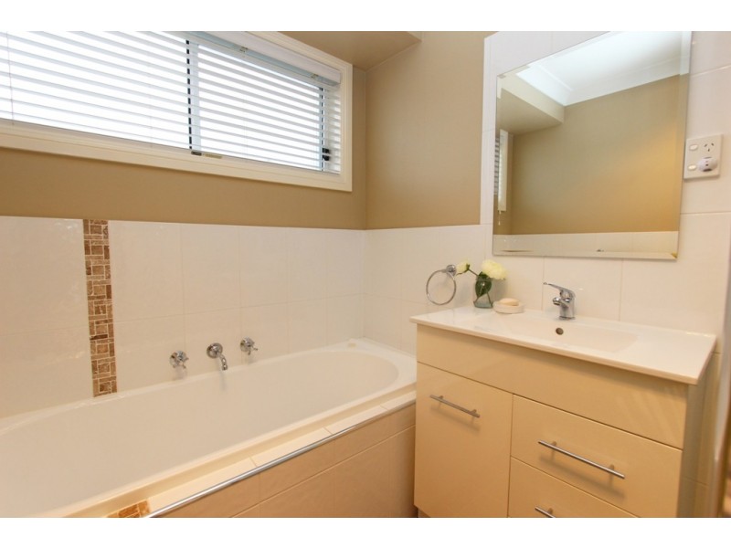10 Governors Parade, Windradyne NSW 2795