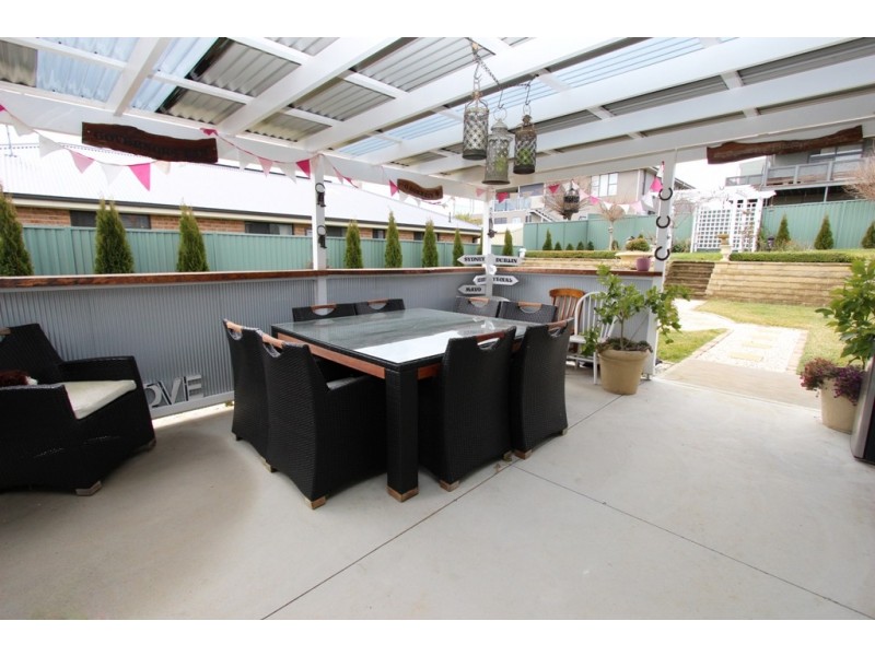 10 Governors Parade, Windradyne NSW 2795