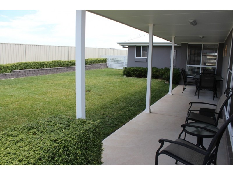 28 Cheviot Drive, Bathurst NSW 2795