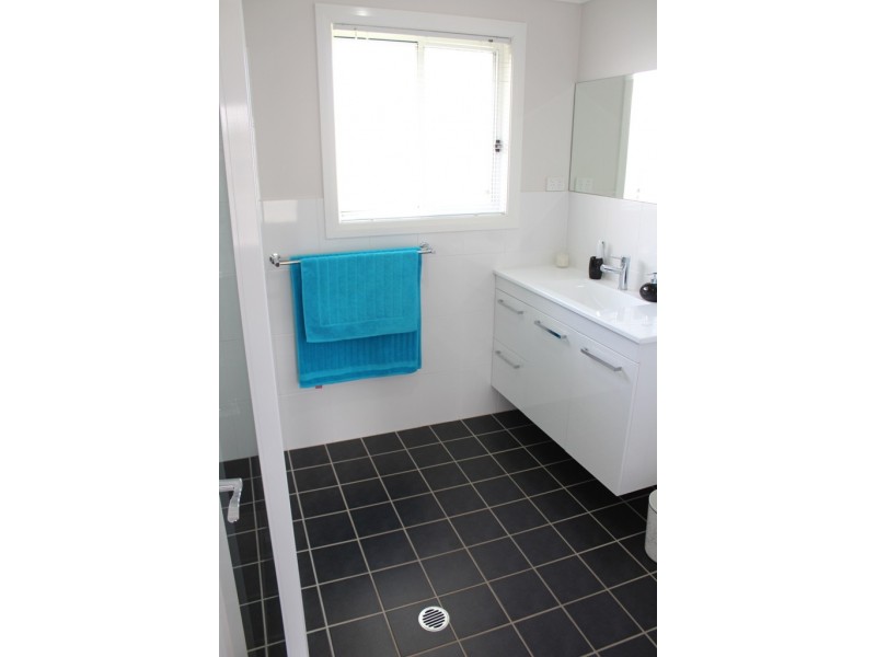 28 Cheviot Drive, Bathurst NSW 2795