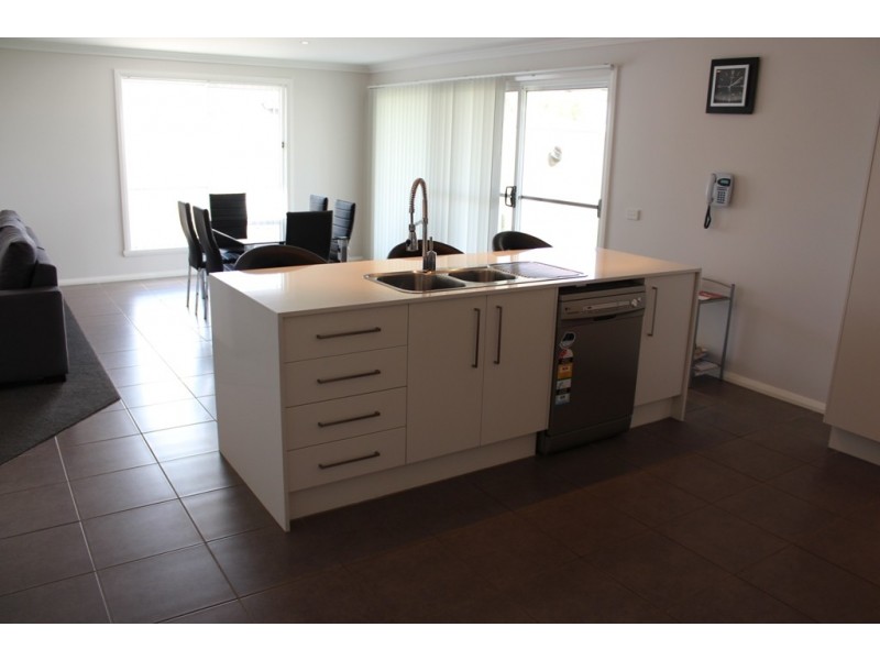 28 Cheviot Drive, Bathurst NSW 2795