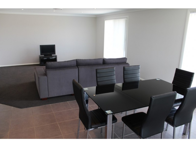 28 Cheviot Drive, Bathurst NSW 2795