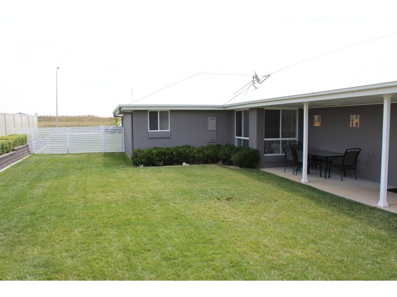 28 Cheviot Drive, Bathurst NSW 2795