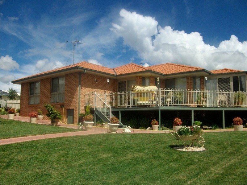 13 Stinson Street, Bathurst NSW 2795