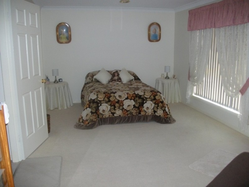 13 Stinson Street, Bathurst NSW 2795