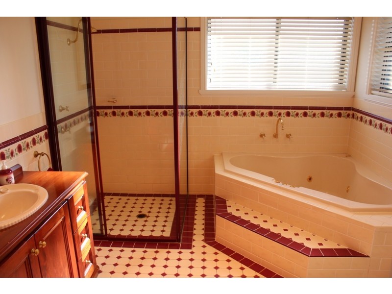 51 Hartwood Avenue, Bathurst NSW 2795