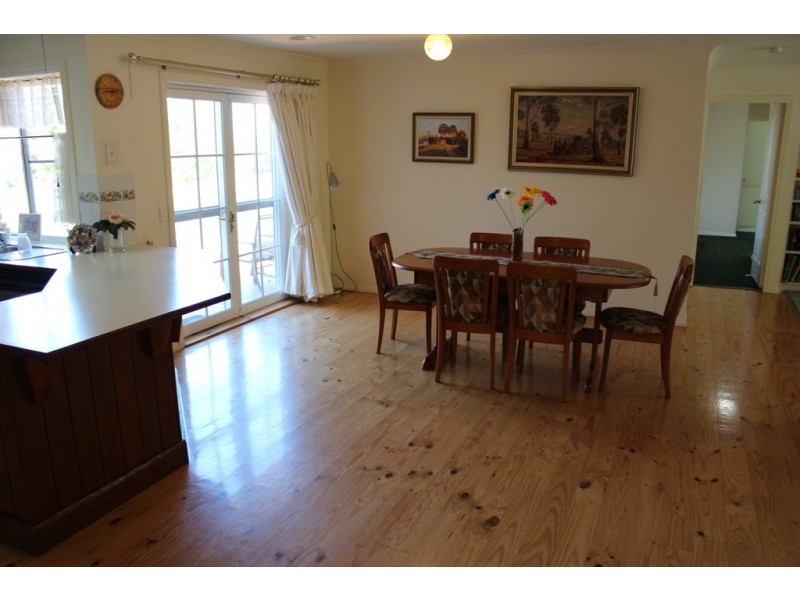 15 Cherrywood Crescent, Bathurst NSW 2795