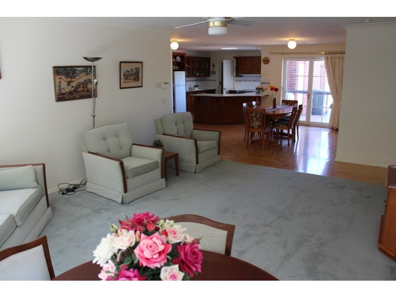 15 Cherrywood Crescent, Bathurst NSW 2795