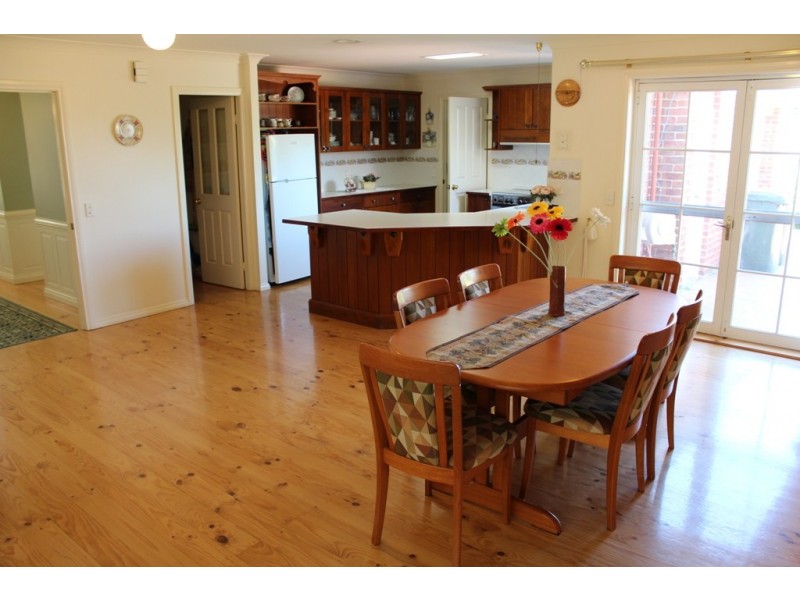 15 Cherrywood Crescent, Bathurst NSW 2795