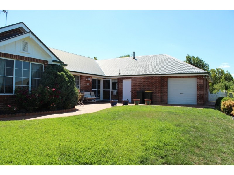 15 Cherrywood Crescent, Bathurst NSW 2795
