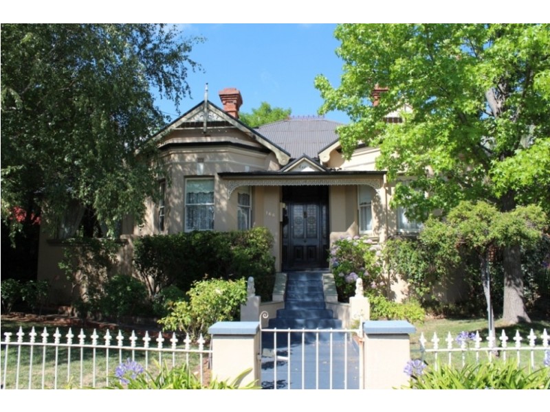 166 Rocket Street, Bathurst NSW 2795