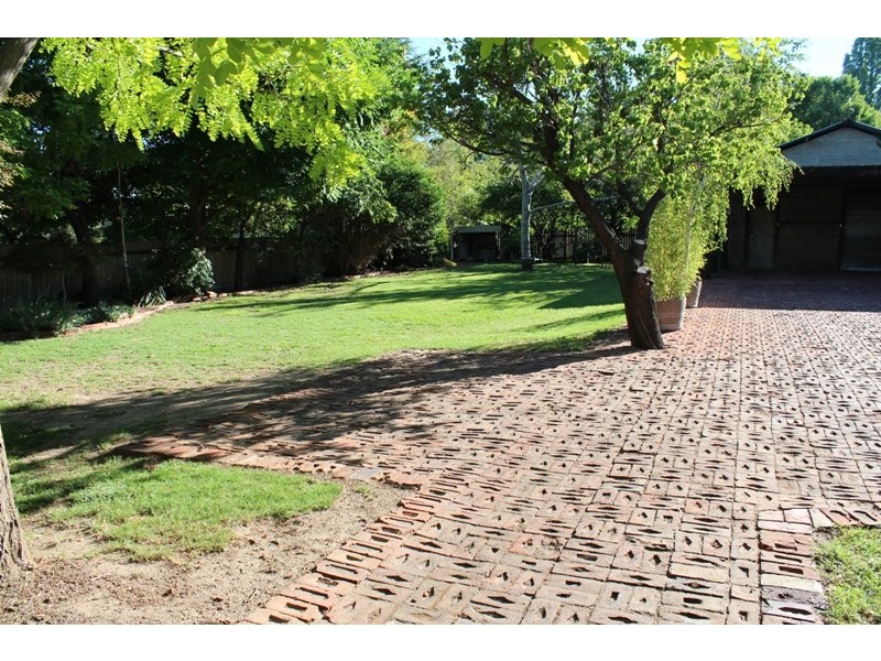 166 Rocket Street, Bathurst NSW 2795