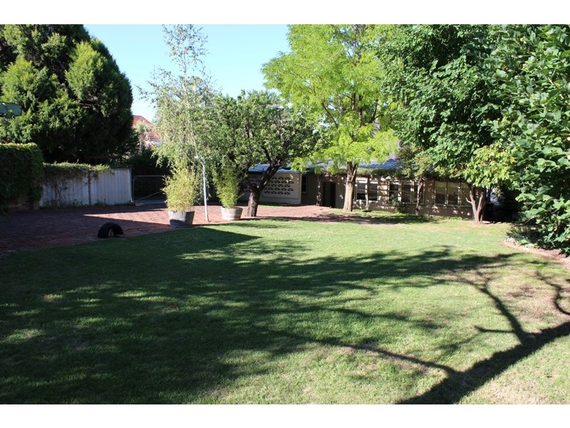 166 Rocket Street, Bathurst NSW 2795