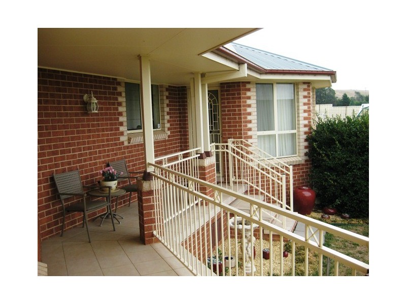 14 Piggott Place, Blayney NSW 2799