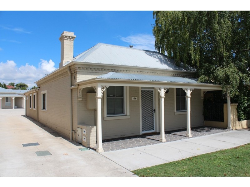166 Piper Street, Bathurst NSW 2795