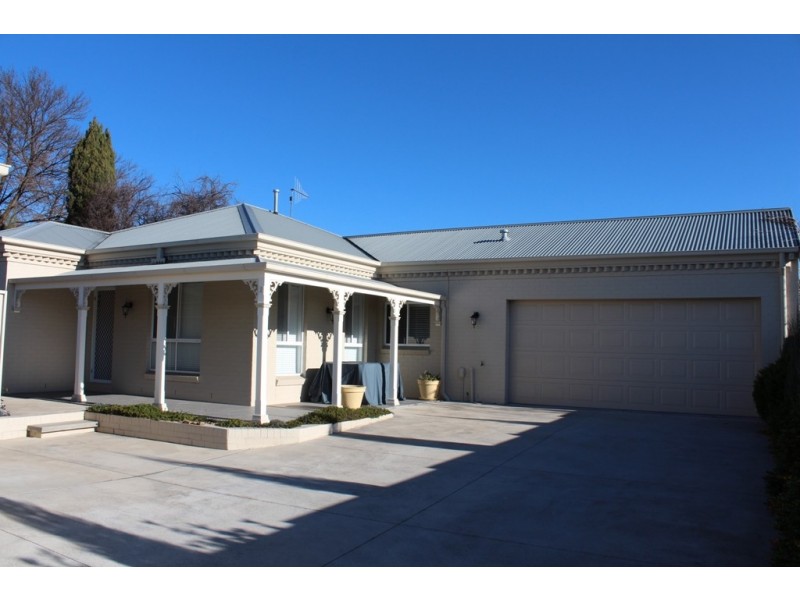 164a and164b Piper Street, Bathurst NSW 2795