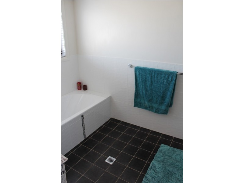 14 Howarth Close, Bathurst NSW 2795
