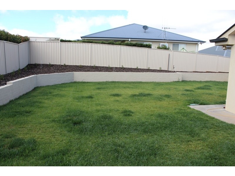 14 Howarth Close, Bathurst NSW 2795