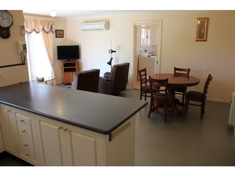 4 Hastings Place, Bathurst NSW 2795