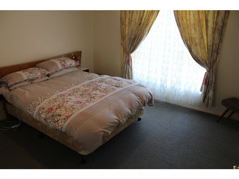 4 Hastings Place, Bathurst NSW 2795