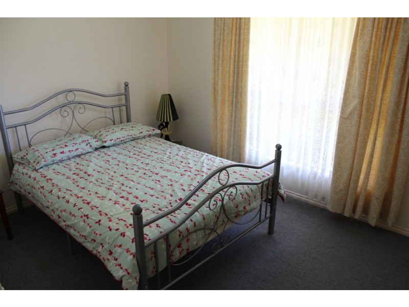 4 Hastings Place, Bathurst NSW 2795