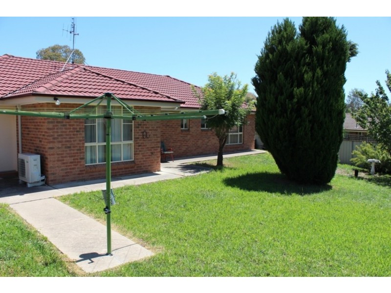 4 Hastings Place, Bathurst NSW 2795