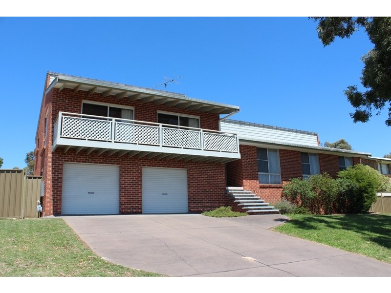 2 Carbine Close, Bathurst NSW 2795