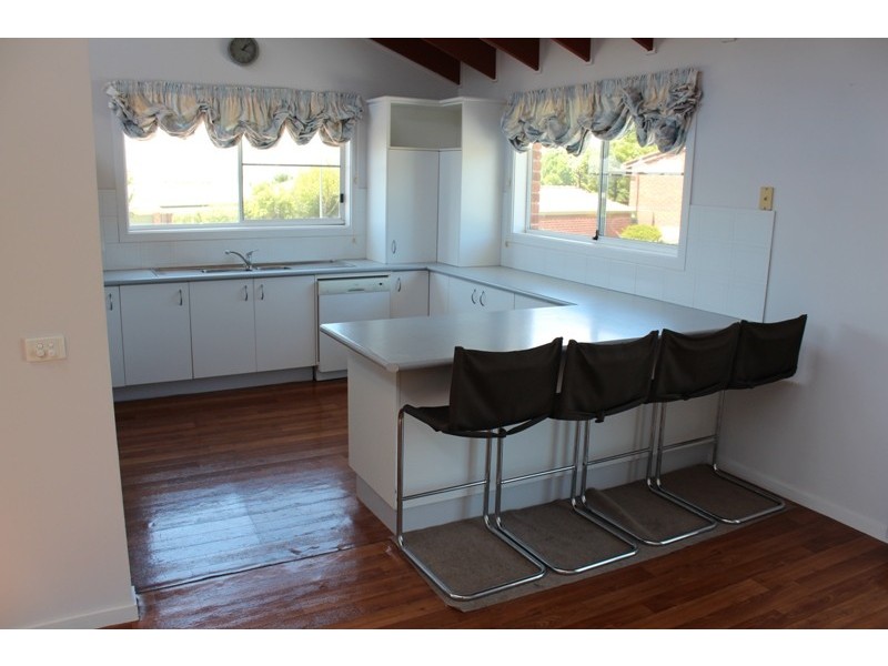 2 Carbine Close, Bathurst NSW 2795