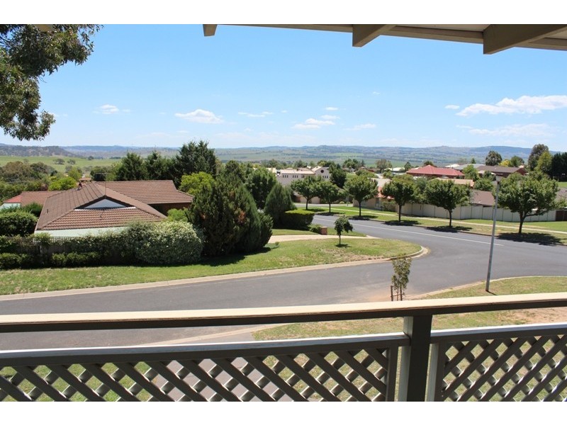 2 Carbine Close, Bathurst NSW 2795