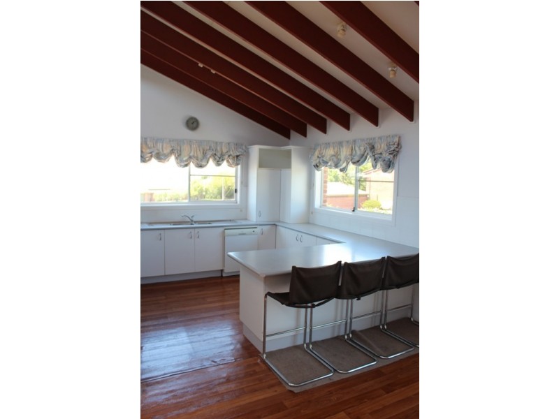 2 Carbine Close, Bathurst NSW 2795