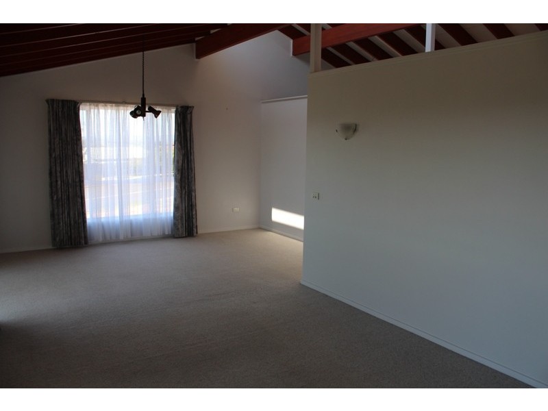 2 Carbine Close, Bathurst NSW 2795