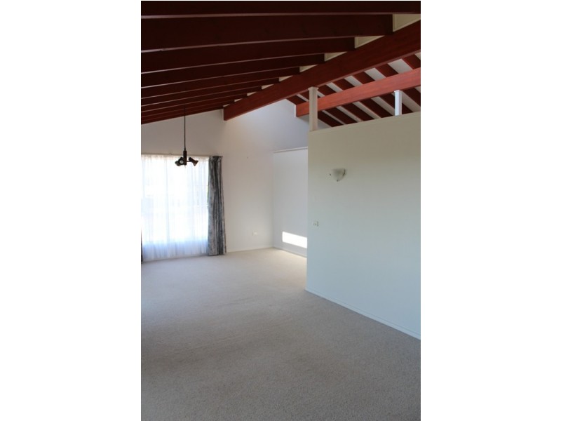 2 Carbine Close, Bathurst NSW 2795