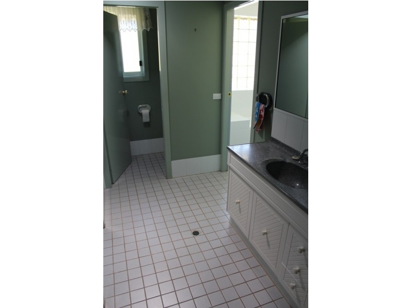 2 Carbine Close, Bathurst NSW 2795