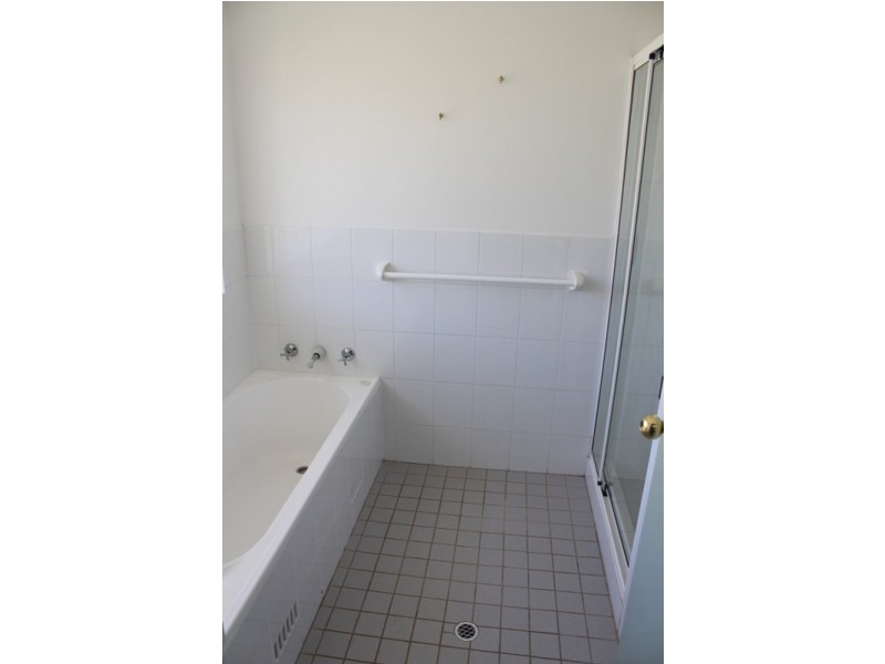 2 Carbine Close, Bathurst NSW 2795